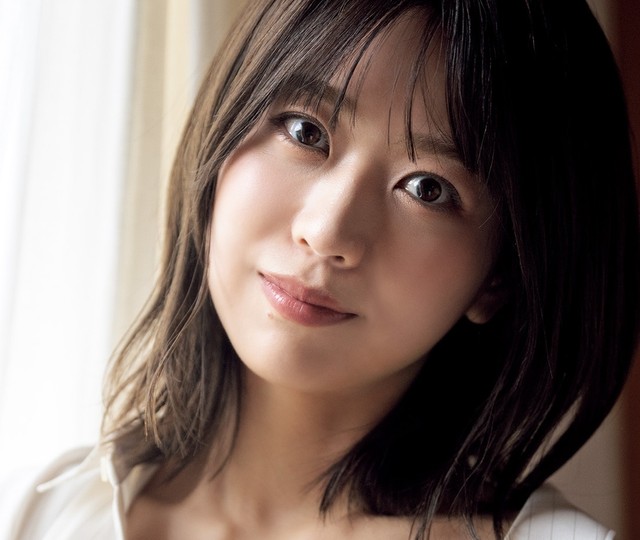 篠崎彩奈（撮影：武田敏将 ヘアメイク：原島未唯　スタイリング：樫田径奈 衣装協力：PUBLIC TOKYO Wild Lily PEAK&PINE）