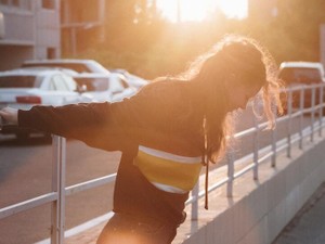 華のJKライフから逃げていた。髪は理想の大学生風になっても、中は高校生の私のまま