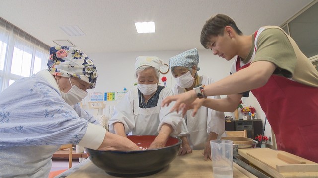 香川県の広島で開かれた島民向けのうどん教室