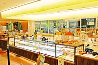 ロードサイドレストランがあった場所に、マールブランシュの大型店舗「ロマンの森」があります