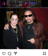 オジー・オズボーンさんと2ショット＝エース・フレーリーさんのインスタグラム＠acefrehleyofficialより