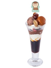 【第4弾】11月27日午前10時～12月10日、くりまんじゅうのビターなチョコレートパフェ1190円（税込1309円）。