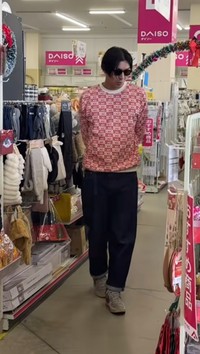 サングラスとデニム、スニーカーを合わせて「しまむら感」が分からないように工夫していたという／ツマシさん提供