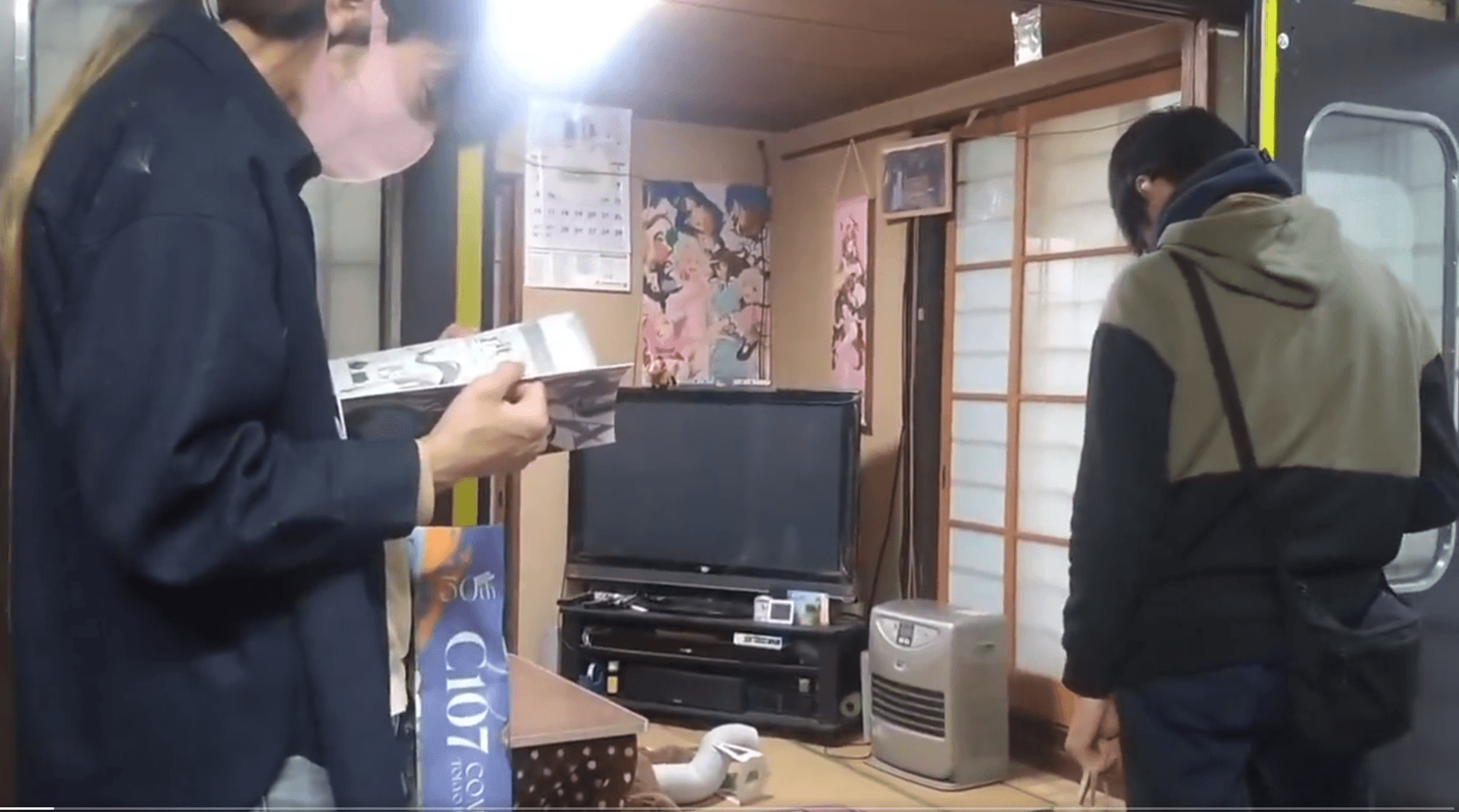 コミケ帰りで疲れている様子まで…