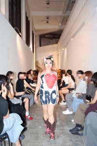 芸術大学のファッションショーに出演（撮影KO JHU JYUN）