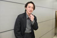 反発からの…微笑！岡﨑育之介監督（撮影：石井隼人）