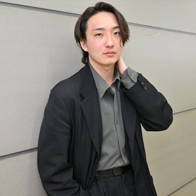 反発からの…微笑！岡﨑育之介監督（撮影：石井隼人）