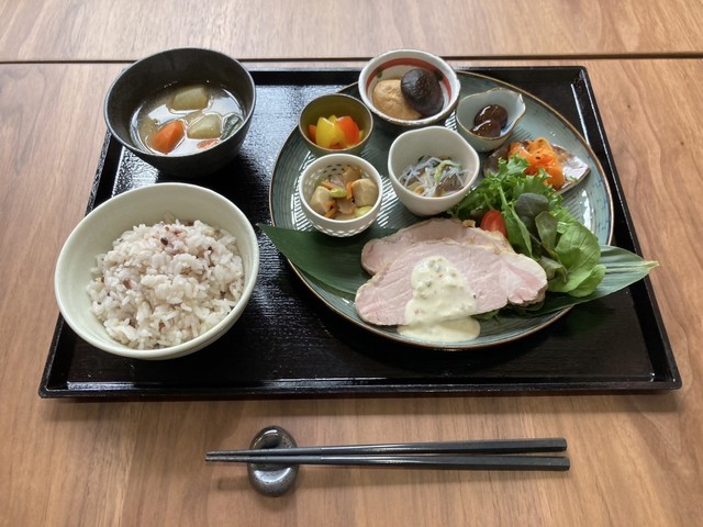 ランチプレート（提供：栗林公園観光事務所）