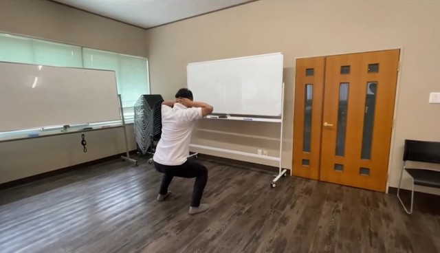 分割というものの「しょうがねえ…やるしかない…」と現実から逃げない上司を少し尊敬しました（【公式】真庭あぐりガーデン＠広報女将が毎日発信さんTwitter動画よりキャプチャ画像）