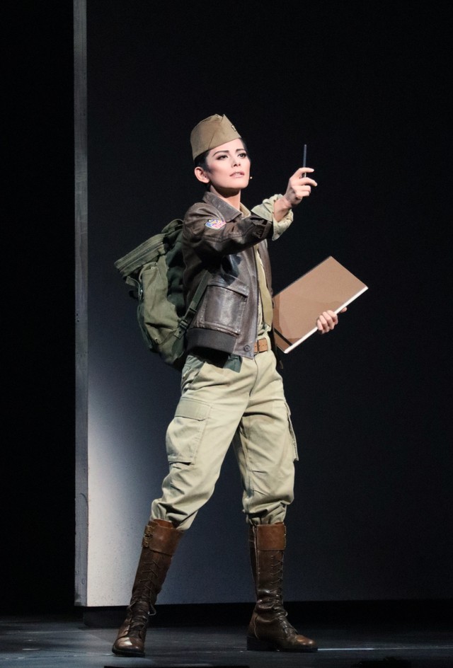 「パリのアメリカ人」朝美絢＝御園座