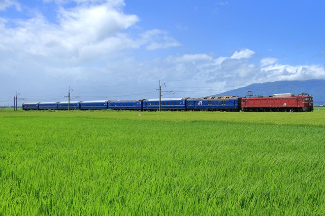 寝台特急「あけぼの」(Fujibusa/stock.adobe.com)