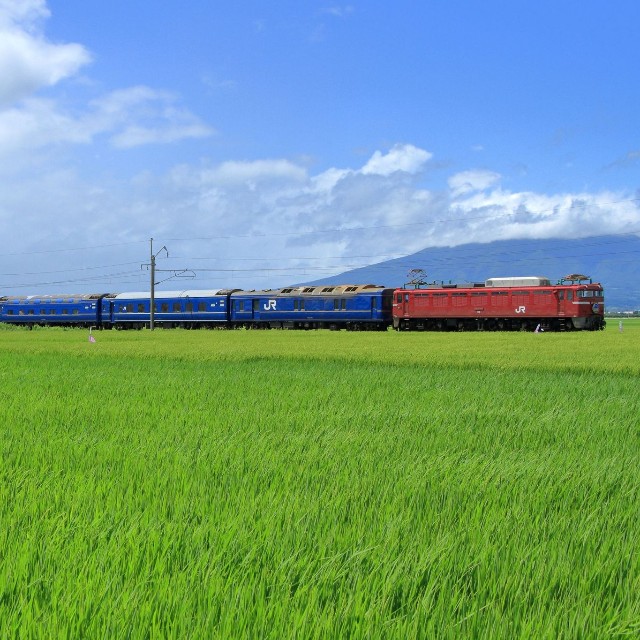 寝台特急「あけぼの」(Fujibusa/stock.adobe.com)