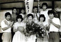「欽ちゃんのどこまでやるの」のメンバーと。倉沢淳美（前列右から2人目）