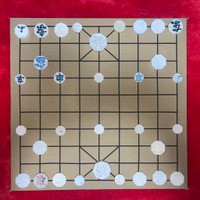 手作りの盤に並べたチャンギの駒。一盤面分が完成した状態／Dennyさん（@De2_trash_rush）提供