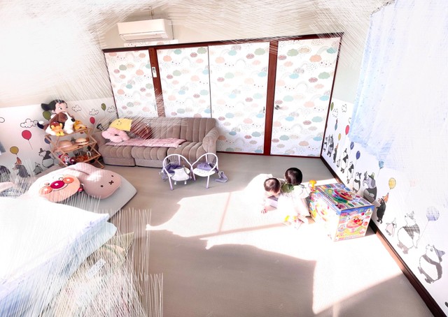 ベビーチェア、クッション、おもちゃ、ぬいぐるみなどが揃えられた温かな雰囲気の双子ちゃんルーム（suu双子ママさんXより）