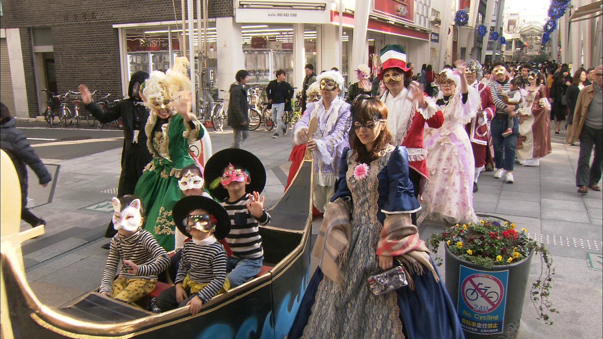 仮装で商店街にぎわう イタリアの祭りを楽しむイベント 香川・高松市