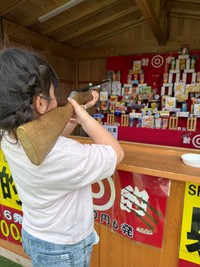 この構え方はもしかして…（倉持キョーリューさん提供）