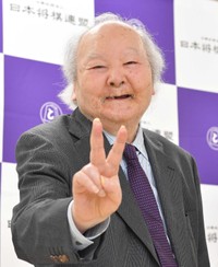 大山康晴十五世名人に続き将棋界２人目の文化功労者となった加藤一二三九段＝2022年10月24日