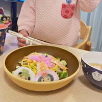 ひな祭りの飾り付けがされたご飯も（画像提供：密かなトイガン生活さん）