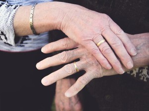 「笑顔で見送る」が祖母との約束。火葬炉の扉が閉まるまで涙を堪えた