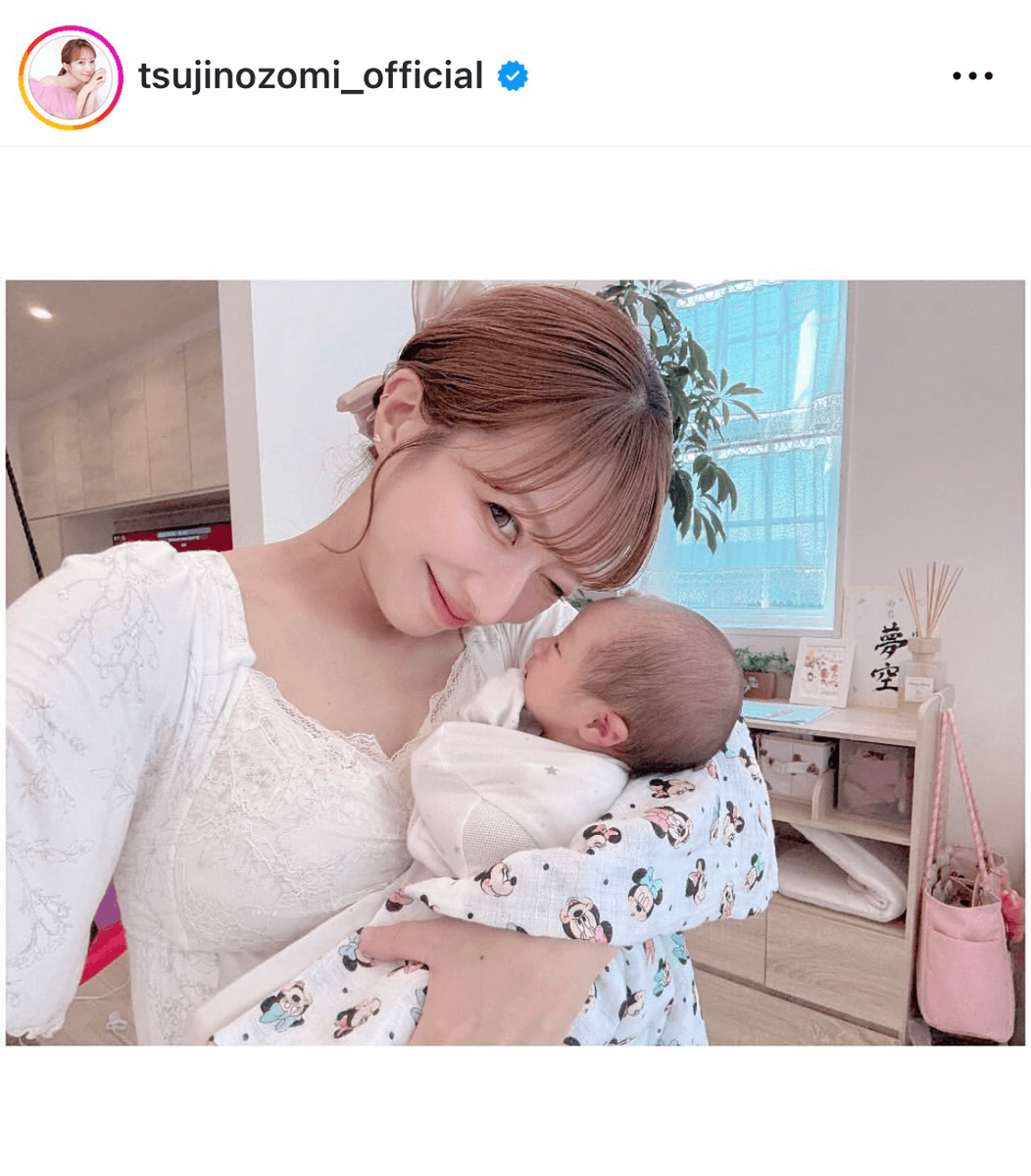 「残りわずかな新生児との癒し時間…」（辻希美tsujinozomi_official (@tsujinozomi_official)さんのインスタグラムより）