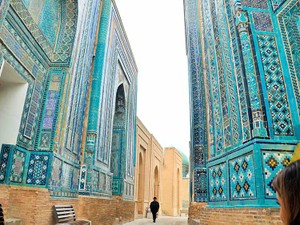 シルク大国の夢再び　「インスタ映え」ウズベキスタン、ビザ免除で開放路線走る