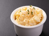 エビフライやチキン南蛮などに欠かせない「タルタルソース」※画像はイメージです（UMI/stock.adobe.com）