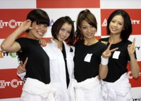 SDN48の（左から）西国原礼子、芹那、ＫＯＮＡＮ、近藤さや香＝2011年7月撮影