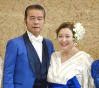 俳優の勝野洋さんとキャシー中島さん夫婦（2024年撮影）