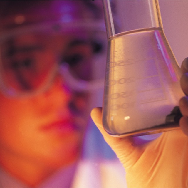 空気中から飲料水を作り出す方法を発見