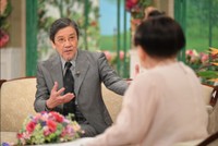 「徹子の部屋」    黒柳徹子(右)、奥田瑛二＝テレビ朝日提供