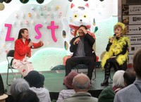 会場は時折笑いに包まれた