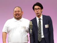 　スタミナパン・麻婆（左）とトシダタカヒデ