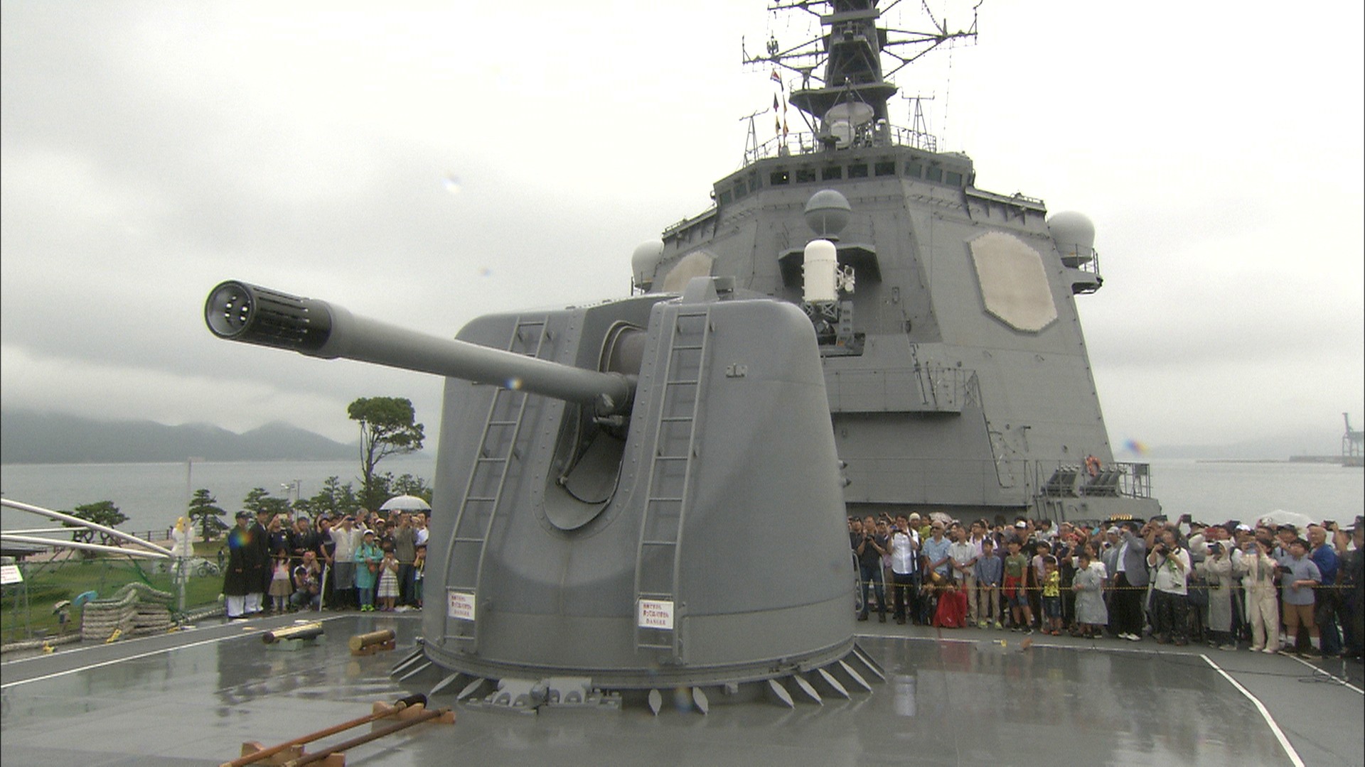 海上自衛隊のイージス艦「きりしま」一般公開 速射砲の見学も 香川