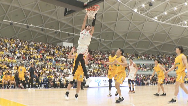 元NBA・渡邊雄太選手が高校卒業後初“地元で試合”　豪快ダンクに連続3Pなど両チーム最多25得点「バスケットの熱が香川で増していくことを期待」