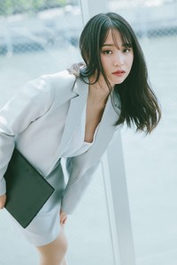 永尾まりや SPA!デジタル写真集「汗ばむ女社長」（扶桑社）より＝提供：週刊SPA!編集部 撮影：佐藤裕之 ヘアメイク：エノモトマサノリ スタイリング：設楽和代