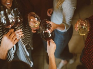 危うい「大人の飲み会」から現実世界へ繋いでくれた私のスニーカー
