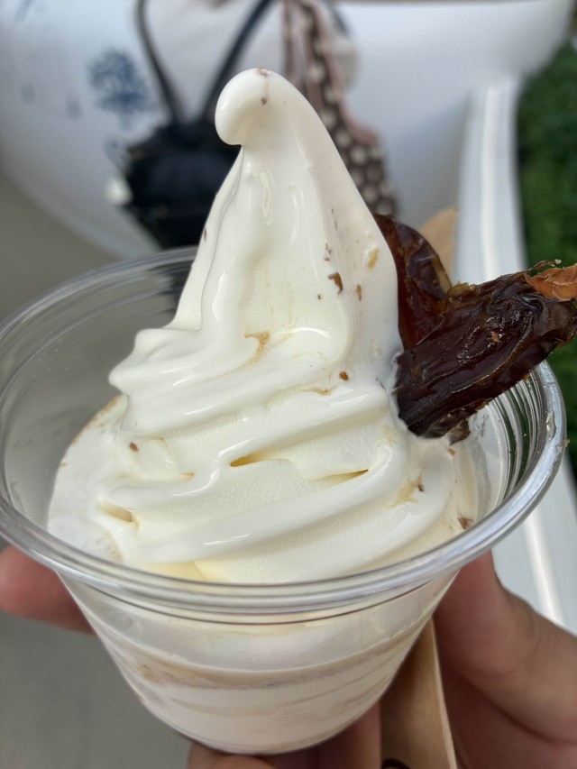 【万博で絶品アイス！4選】No.1 クランチーデーツカップ（クウェート／現1150円）。