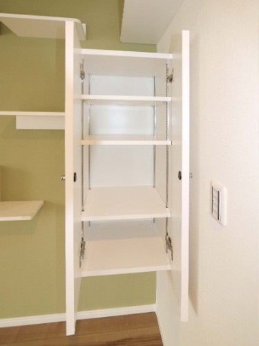 キャットウォーク下の収納