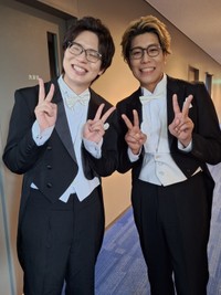 人気の都市伝説系YouTuber「コヤッキースタジオ」のとーや（左）とコヤッキー=都内