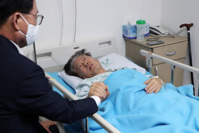 画像】ハンストで衰弱した様子を見せる韓国最大野党代表:朝日新聞GLOBE+