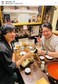 「flumpool」ボーカルの山村隆太さん（左）と向坂樹興さん（向坂さんの公式インスタグラムから）