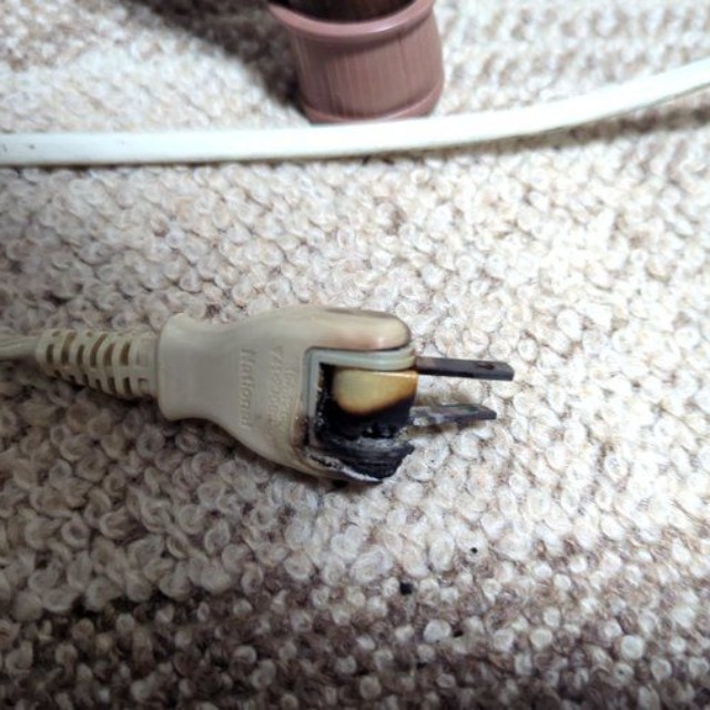 焼損したプラグ部分（只野檸檬さん提供）