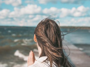 優等生が初めて茶髪になった夏。鏡に映る自分をちょっと好きになれた