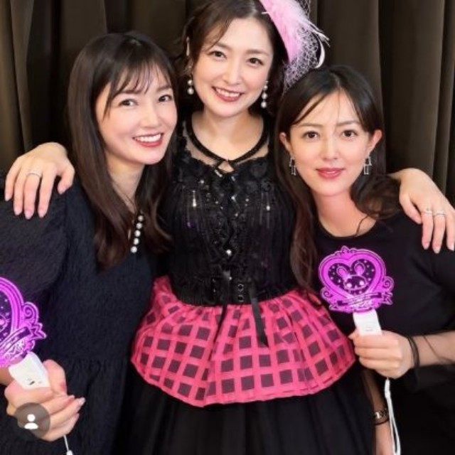 勢ぞろいした元「美勇伝」（左から）三好絵梨香、石川梨華、岡田唯＝石川梨華のインスタグラム＠rika_ishikawa_officialより