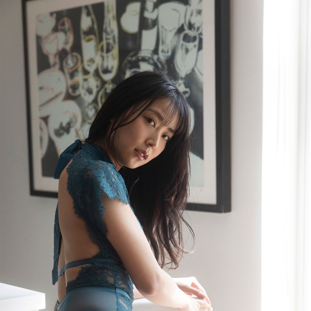 白間美瑠さん（提供：週刊SPA!編集部　撮影：中山雅文　ヘアメイク：TAKA　スタイリング：米丸友子）