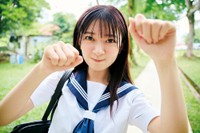 「鈴原希実 1st写真集 届け」掲載カット【撮影／熊木優】