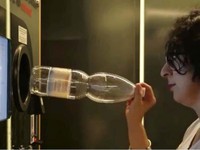 ペットボトルを乗車券と交換、ごみ問題にあえぐローマで新アイデア