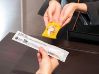 知ってた？スーパーホテルが実施しているユニークな取り組み。使用しなかった歯ブラシをお菓子に交換してもらえます（スーパーホテル提供）