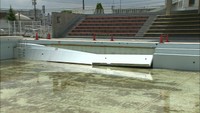 プールのステップが大きく崩れる　岡山市営東山プールの50メートルプールがこの夏、使用中止に　